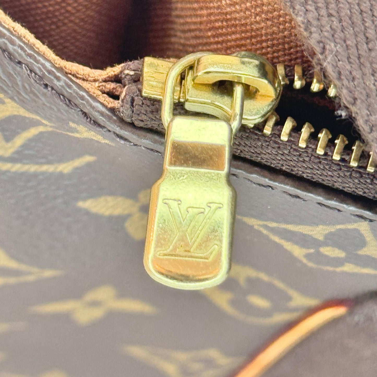 LOUIS VUITTON Monogram Hippo Bobourg Tote